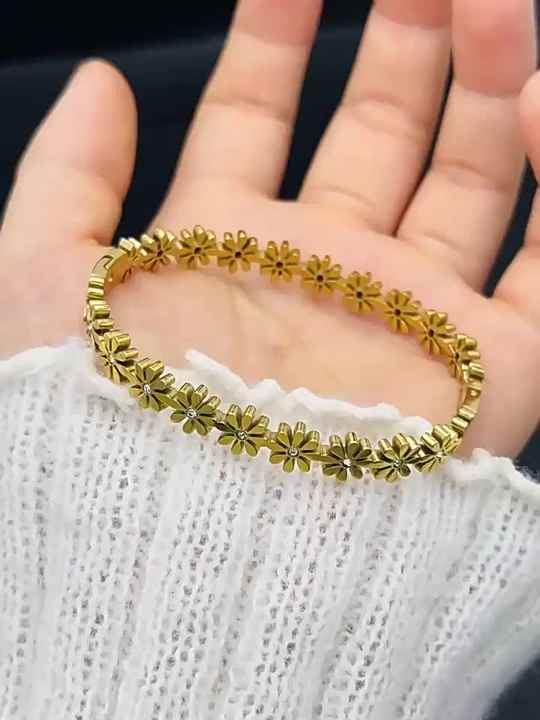 Simple Daisy Stainless Steel Flower Bracelet