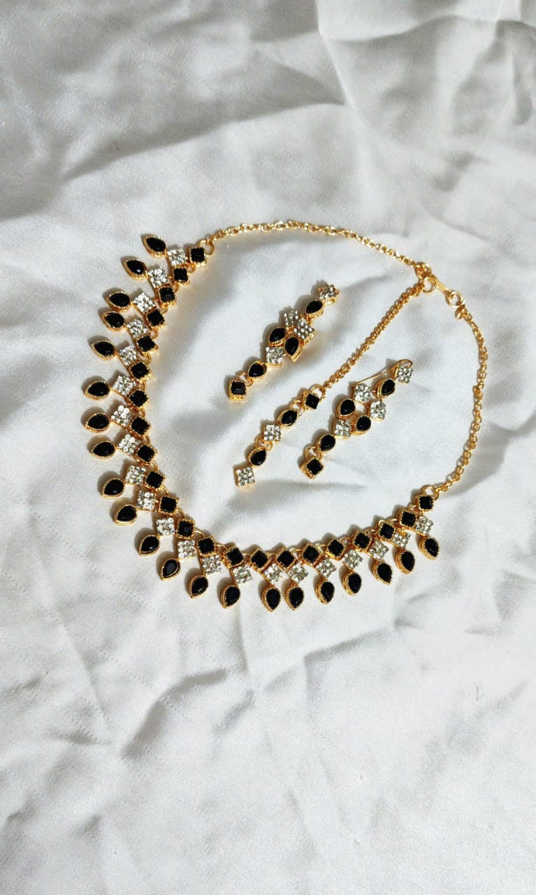 Light Weight Necklace Set Handmade