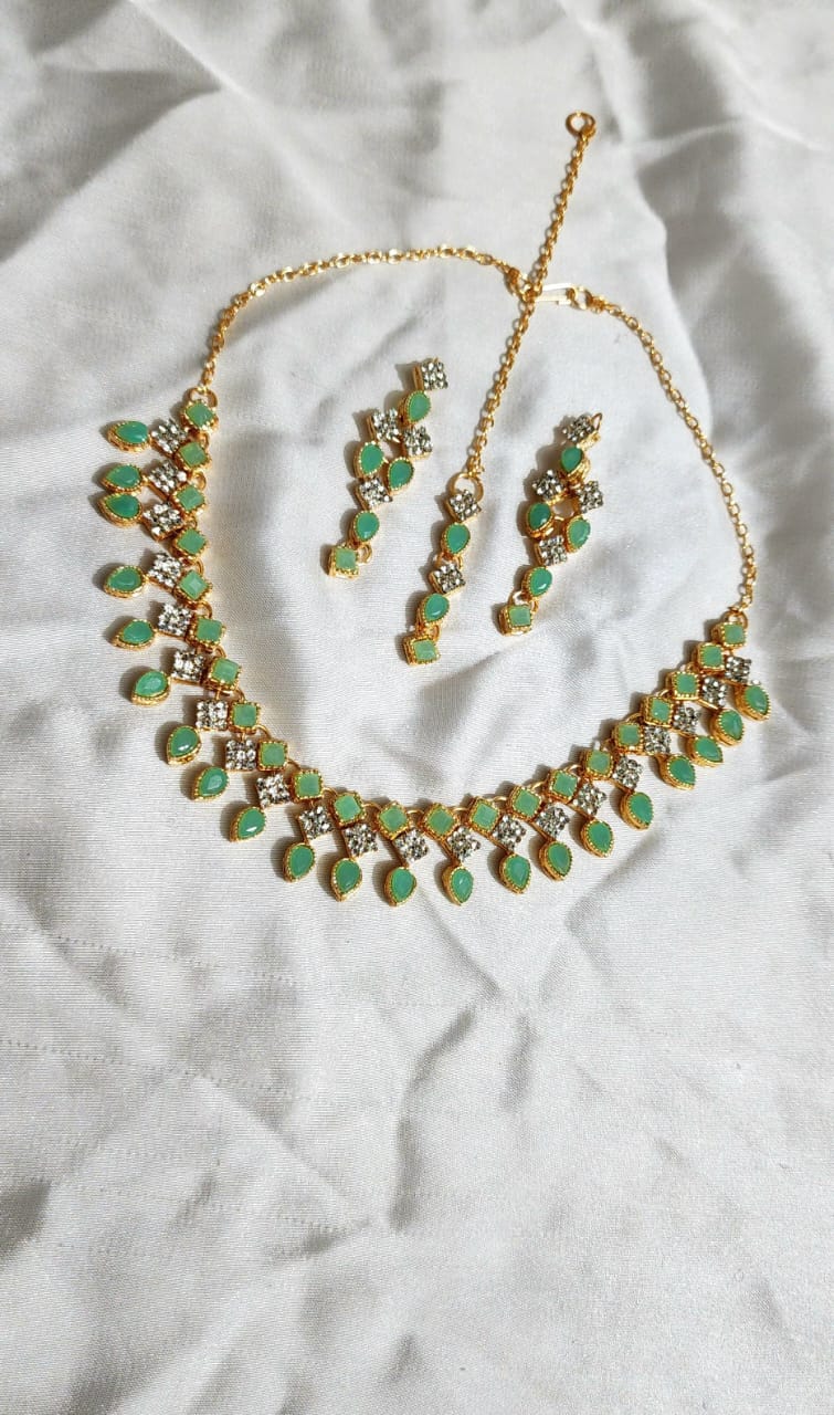 Light Weight Necklace Set Handmade