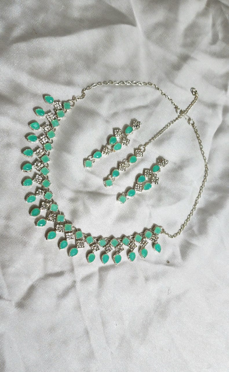 Light Weight Necklace Set Handmade