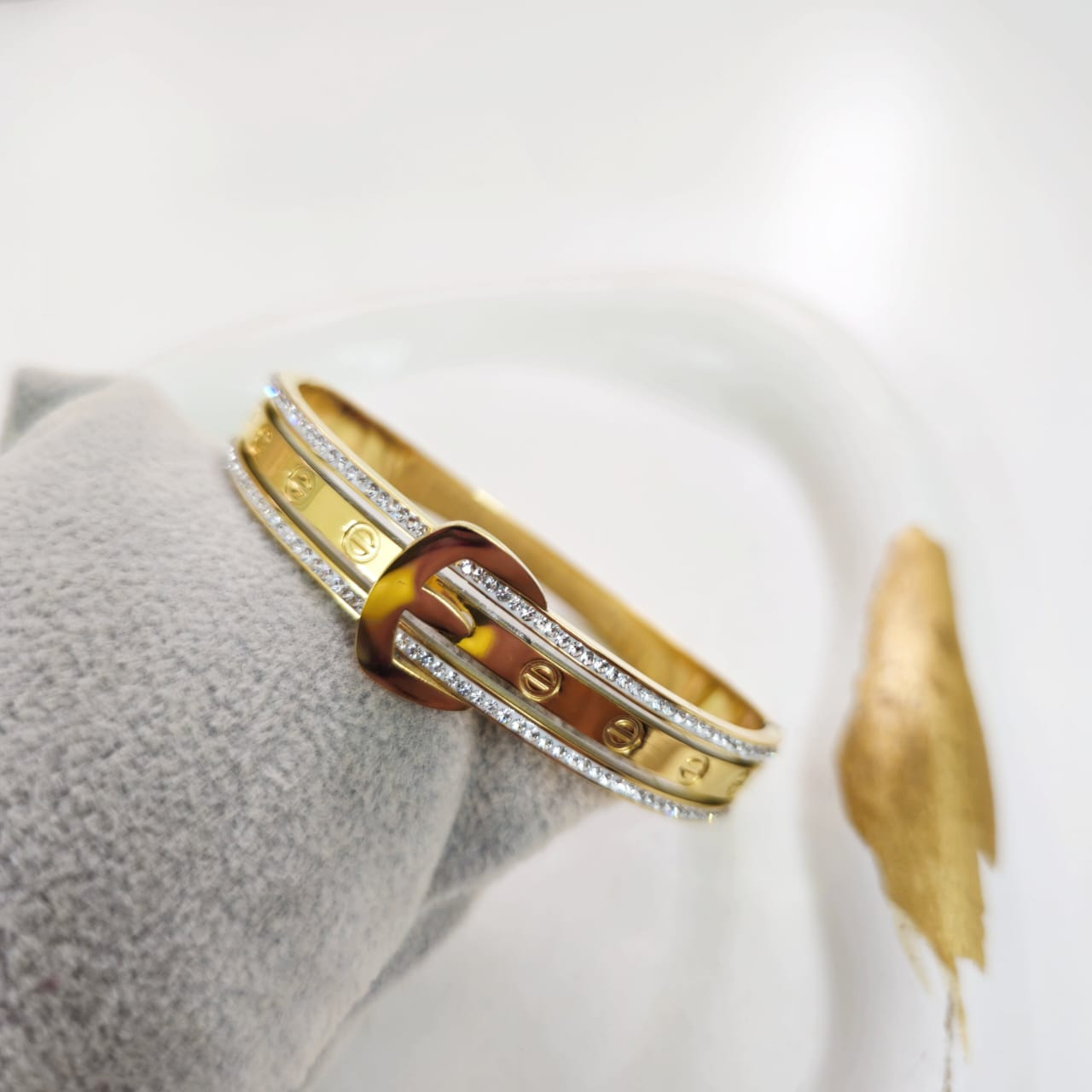 Van CLEEF Handcuff Cartier Tie Bracelet Cuff