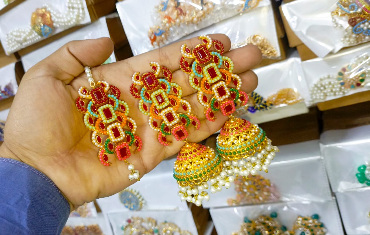 Nauratan Multi Jhumka With Bindi, Gucha Paroi