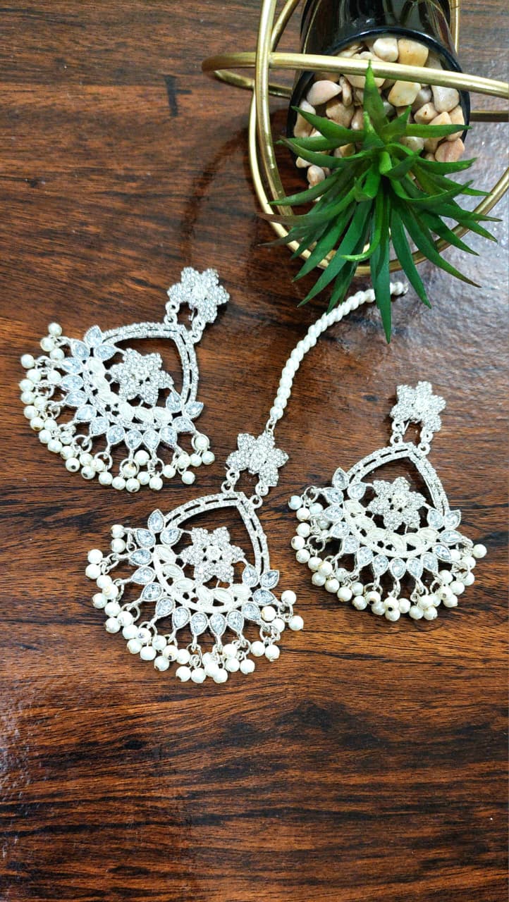 Beautiful Handmade Bindi Earrings Set
