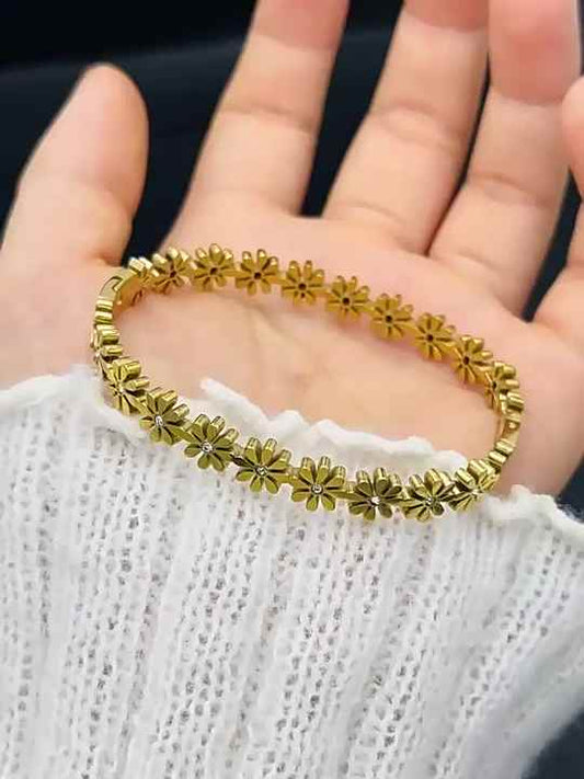 Simple Daisy Stainless Steel Flower Bracelet