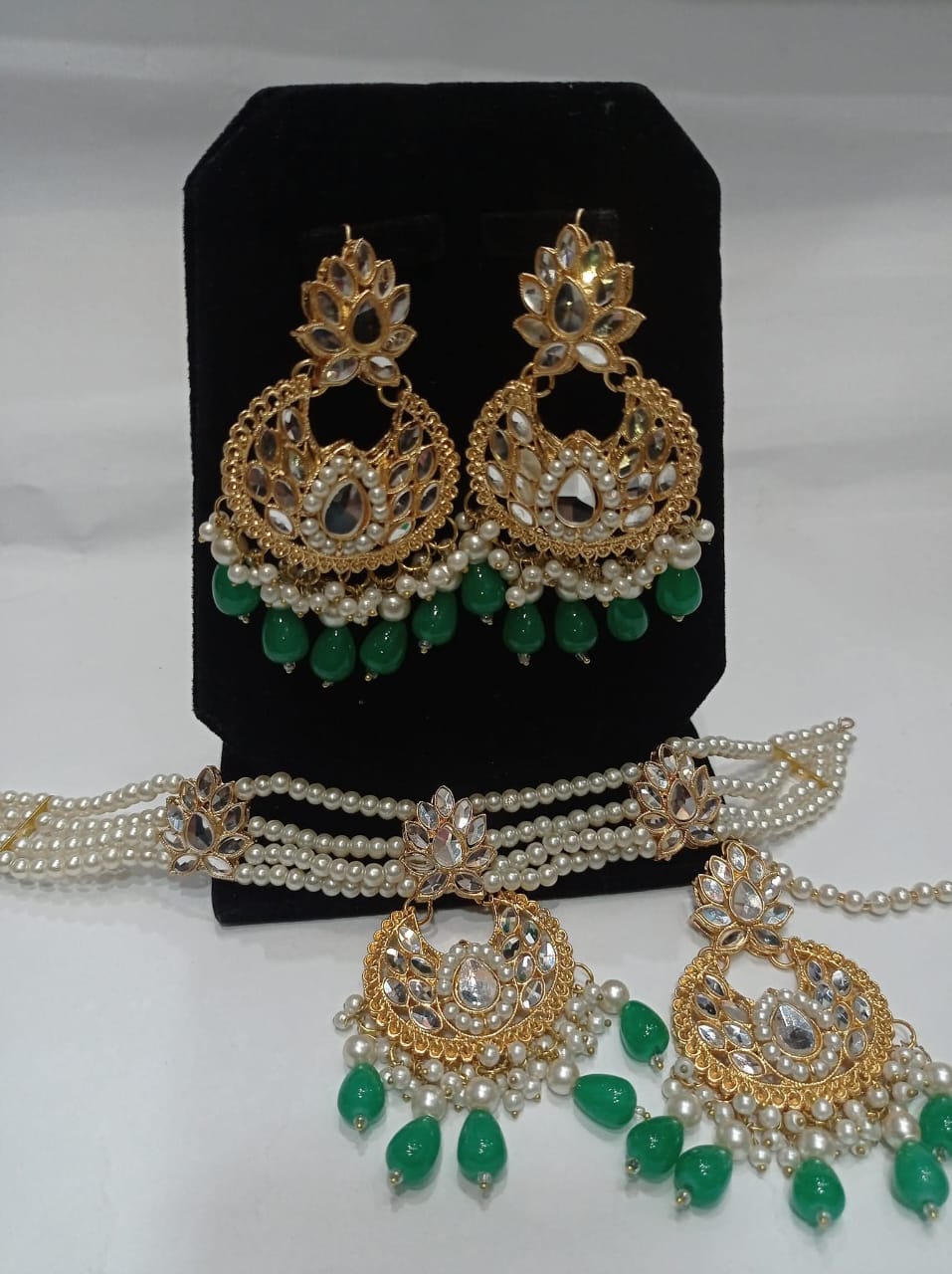 Kundan Choker Set With Earrings Bindi