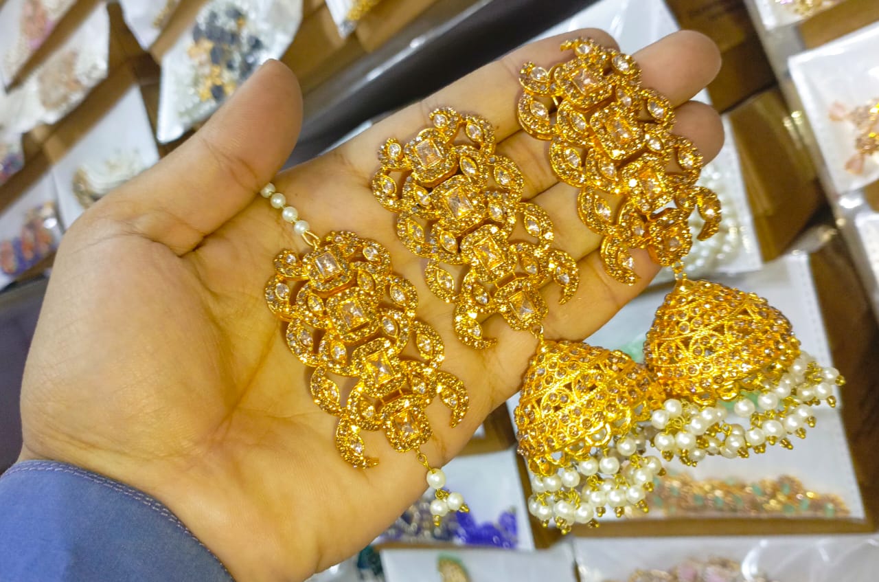 Nauratan Multi Jhumka With Bindi, Gucha Paroi